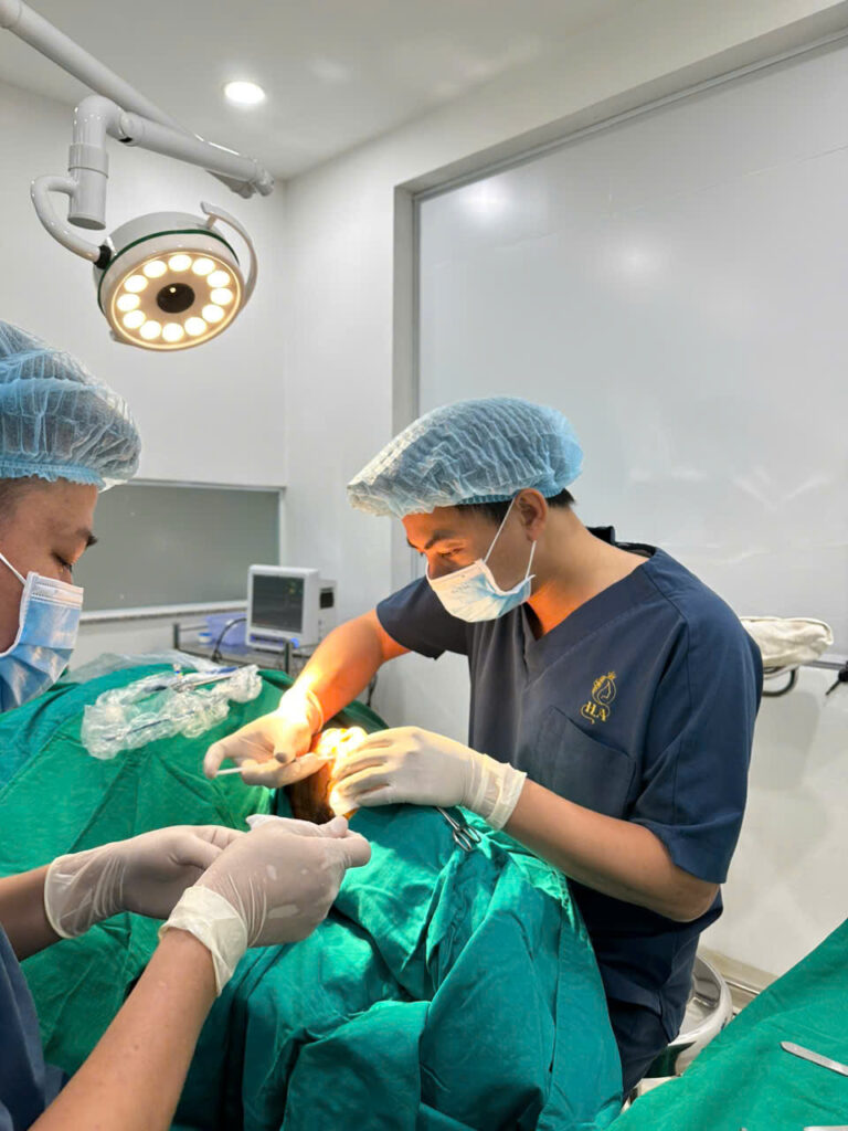Nguyễn Xuân Chúc – Chuyên Gia Phẫu Thuật Thẩm Mỹ Hàng Đầu Việt Nam